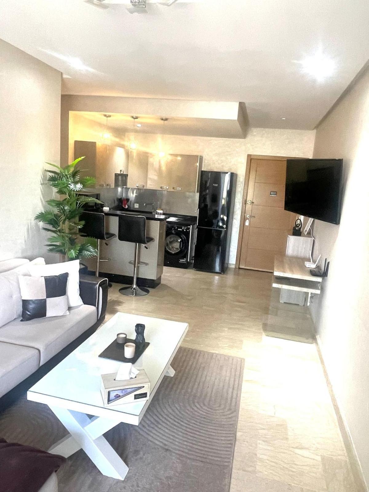 Hivernage With A Pool Appartement *